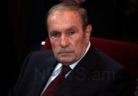 Լևոն Տեր-Պետրոսյանն իր առանձնատանը հանդիպել է ԼՂՀ նախագահ Արայիկ Հարությունյանի հետ￼