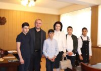 Արարատի մարզպետն ընդունել է մրցանակակիր աշակերտներին