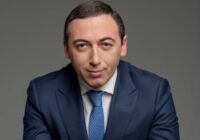 Վահագն Գևորգյանը, պարզելով, որ իր սեղանին փակ թղթապանակով 10000 դոլար կաշառք են թողել, ահազանգել է ԱԱԾ￼