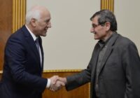 Վահագն Խաչատուրյանն անձնուրաց աշխատանքի համար բժիշկ Հրայր Հովագուիմիանին պարգևատրել է Հայրենիքի շքանշանով