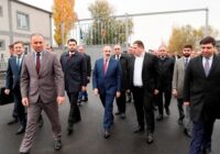 Վարչապետը Եղվարդում ներկա է գտնվել համակցված կերերի նոր գործարանի բացման արարողությանը