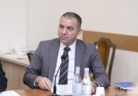 Նախագիծը մշակվել է Կառավարությանը համապատասխան ծրագրեր ընդունելու եւ իրականացնելու լիազորող նորմ սահմանելու նպատակով. Վահան Քերոբյան