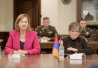 ՀՀ պաշտպանության նախարարն ընդունել է Կանզասի նահանգապետ Լորա Քելիին և ազգային գվարդիայի հրամանատար Մայքլ Վեներդիին