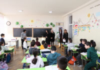 Ժաննա Անդրեասյանը Երևանի Դ. Սարապյանի անվան թիվ 100 դպրոցում ծանոթացել է ներառական կրթության խելամիտ հարմարեցումներին